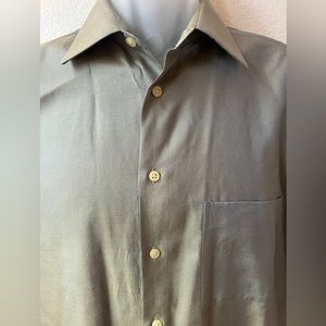 Alfani 100 silk Men’s shirt size M. Slightly used and super clean.